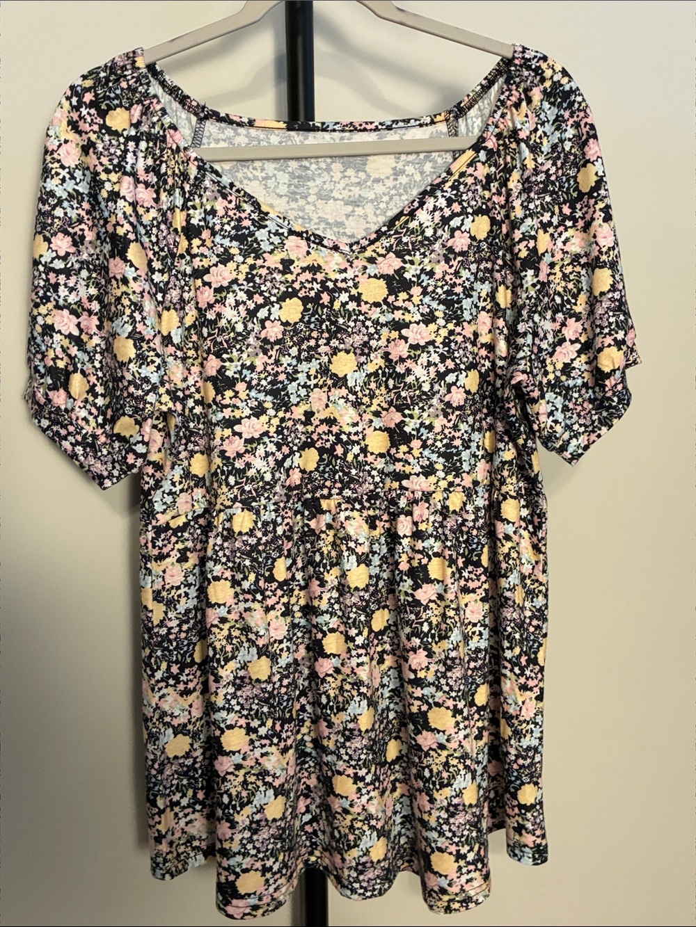 Women’s Floral V-Neck Empire Waist Tunic Top Black Pink & Yellow Floral Knit XL